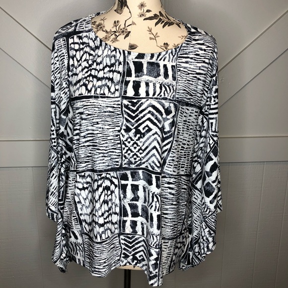 Chico’s Poncho Abstract Artsy Top - Picture 9 of 12